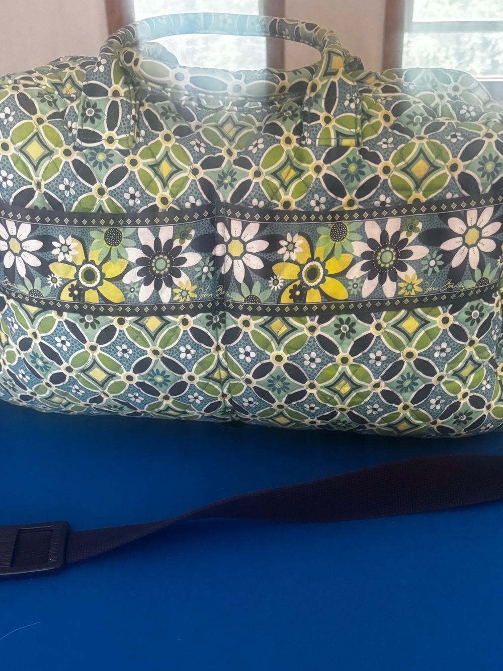 VERA BRADLEY DAISY DAISY EXTRA LARGE SHOULDER TOTE